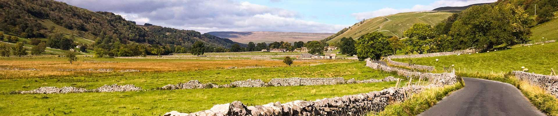 Large holiday cottages available in Skipton, North Yorkshire. A market town near to the Yorkshire Dales which offers accomodation benefitting from large, spacious and relaxing living areas