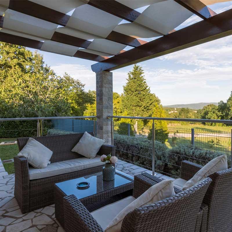 Find Large Cottages in Slingsby that Sleeps 8 or More