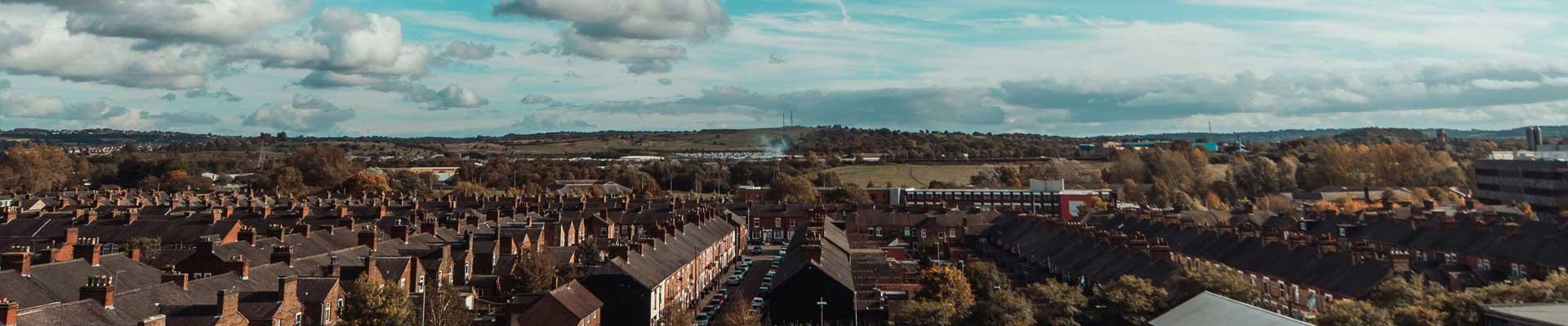 Large holiday cottages with beautiful gardens available in Stoke On Trent, Staffordshire which has accomodation near to both it's pottery history and the Peak District