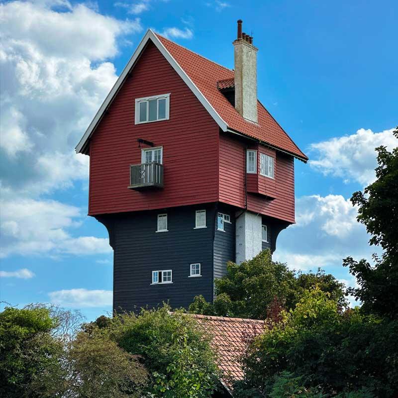 Find Large Cottages in Thorpeness that Sleeps 8 or More