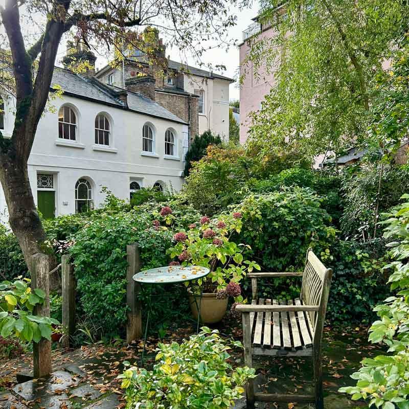 Find Large Cottages in Todmorden that Sleeps 8 or More