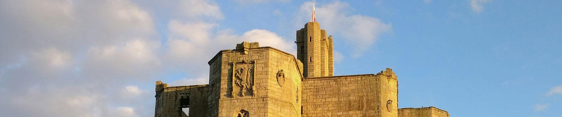Large holiday cottages available in Warkworth, Northumberland . Suitable for families and group bookings who love exploring historic buildings