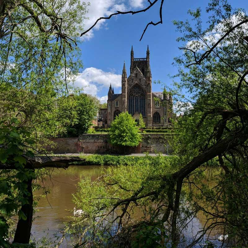 Find Large Cottages in Worcestershire that Sleeps 8 or More