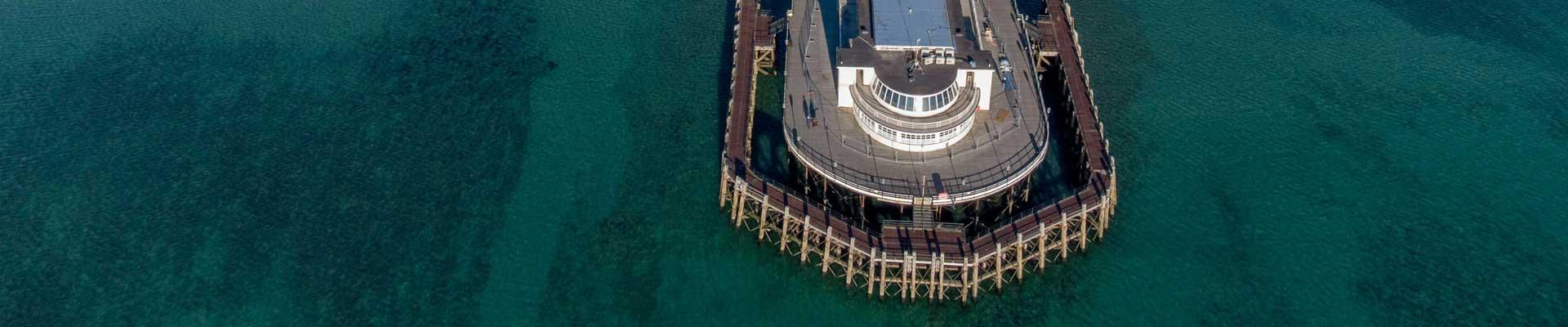 Stay in large holiday cottages in Worthing, Sussex. A colourful seaside town with a beautiful waterfront pier