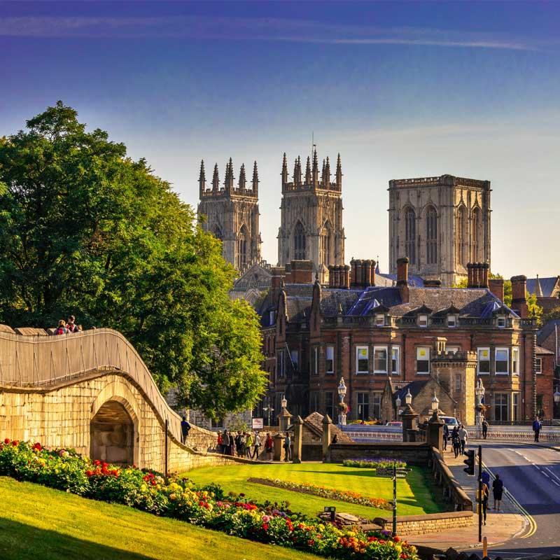 Find Large Cottages in York that Sleeps 8 or More