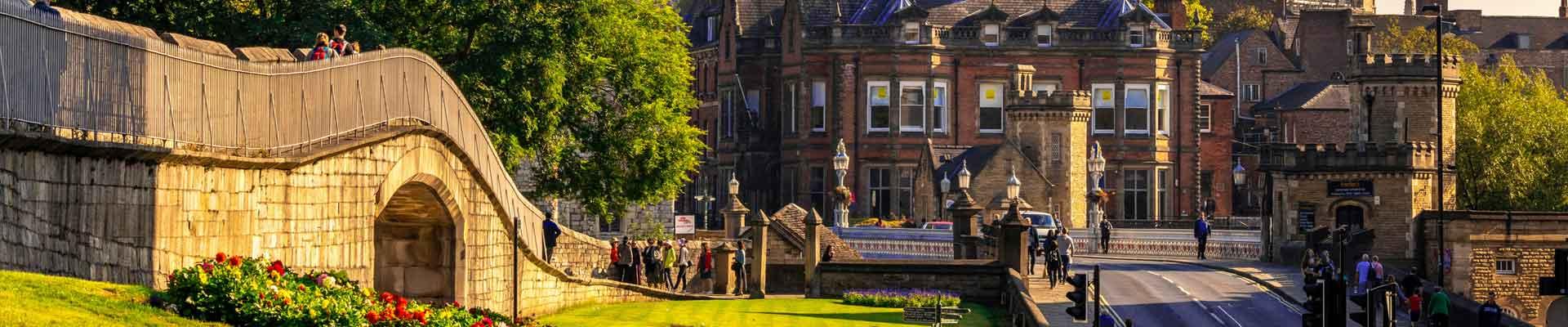 Large holiday cottages available in York, North Yorkshire . Suitable for families and group bookings who look for accomodation in historic cities