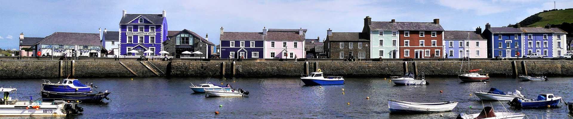 Large holiday cottages available in Aberaeron near to the lovely and colourful harbourside where you can enjoy the views and enjoy a drink with friends