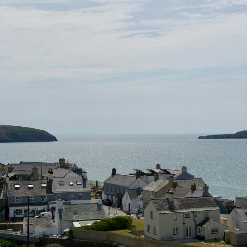 Find Large Cottages in Aberdaron that Sleeps 8 or More