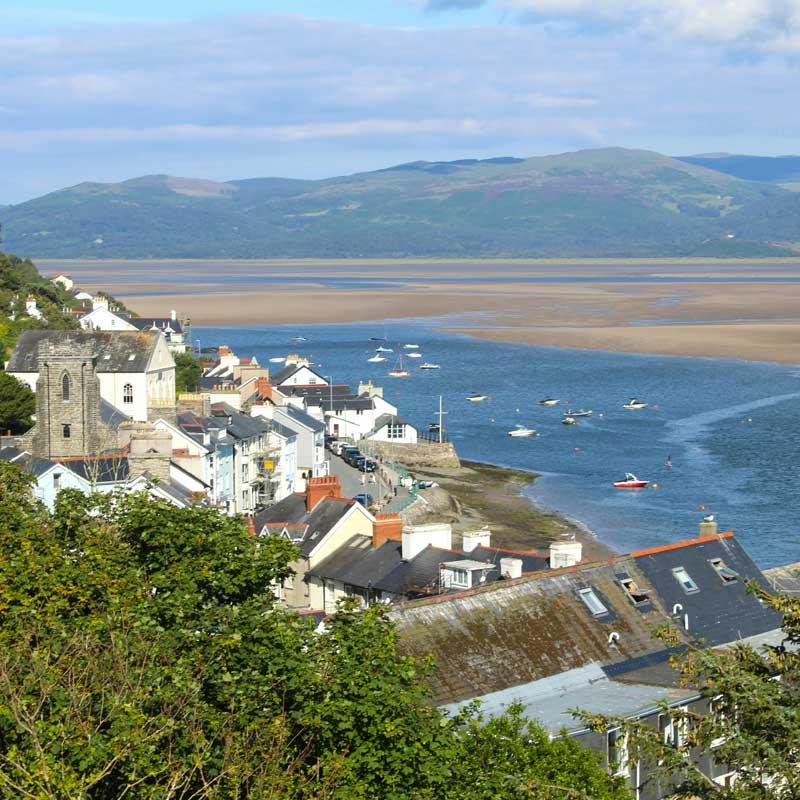 Find Large Cottages in Aberdovey that Sleeps 8 or More