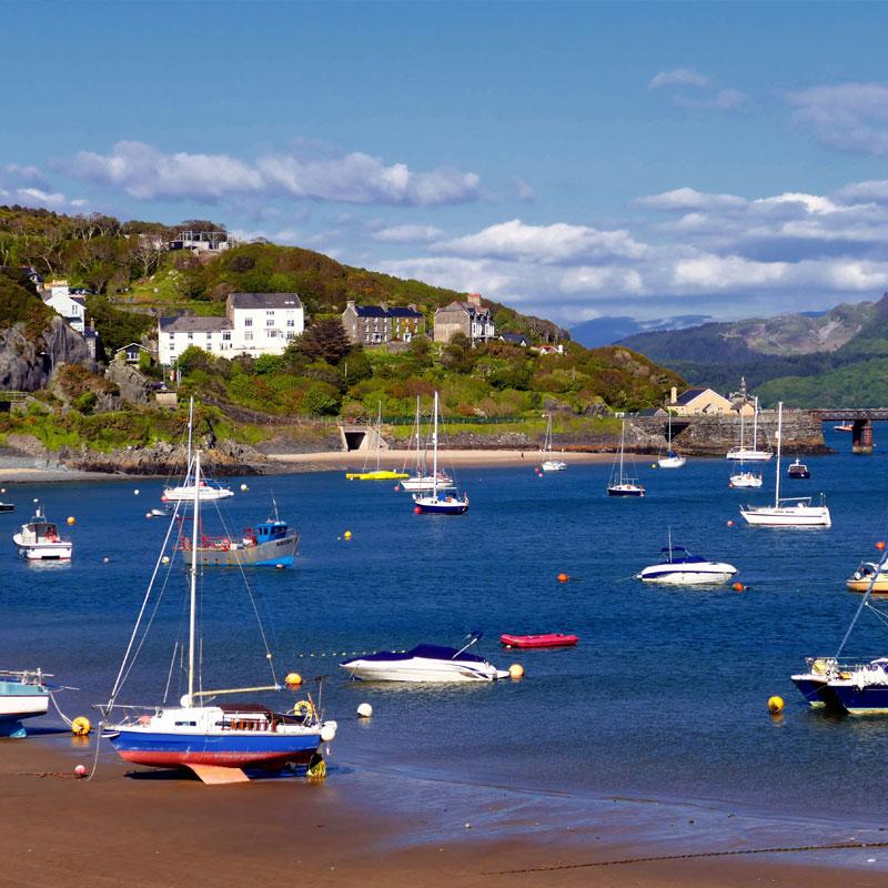 Find Large Cottages in Barmouth that Sleeps 8 or More