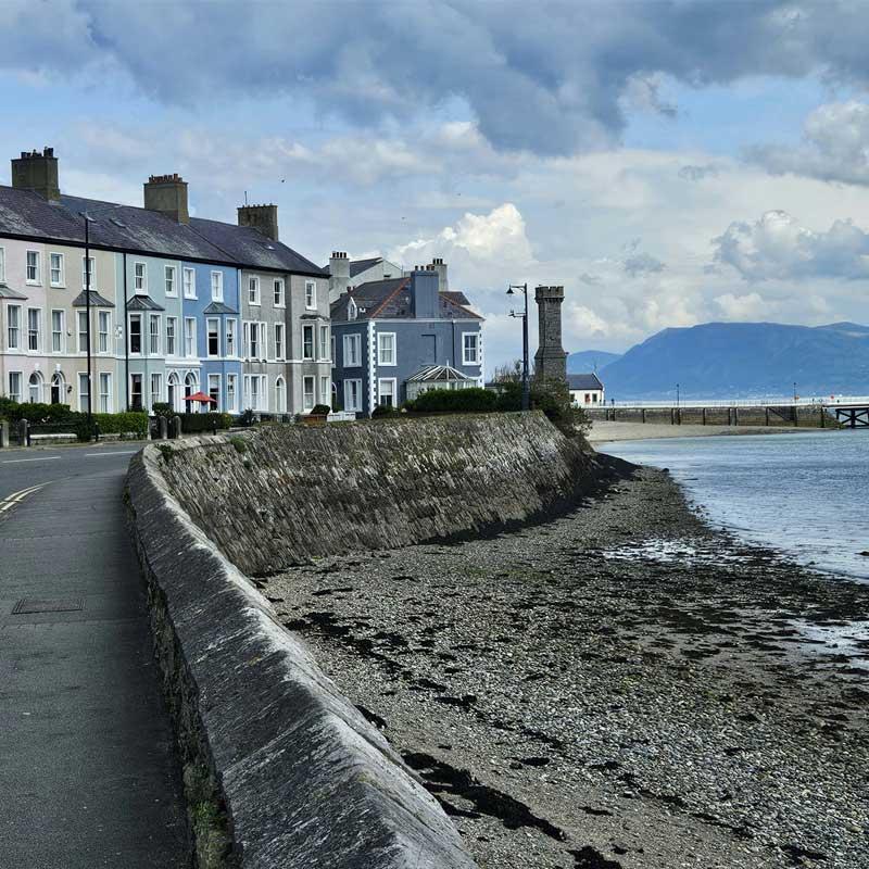 Find Large Cottages in Beaumaris that Sleeps 8 or More