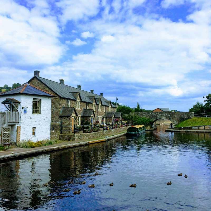 Find Large Cottages in Brecon that Sleeps 8 or More