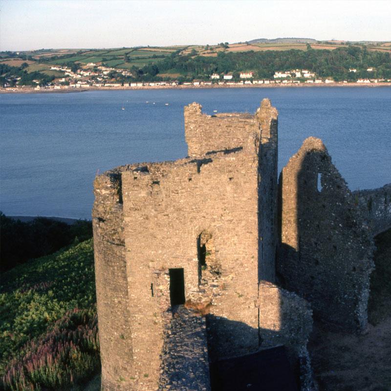 Find Large Cottages in Carmarthen that Sleeps 8 or More