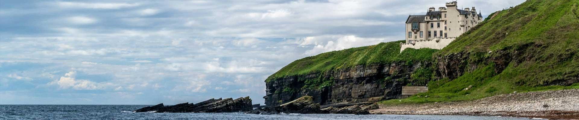 Discover large holiday cottages available in Dunbeath perfect for those who love a coastal retreat