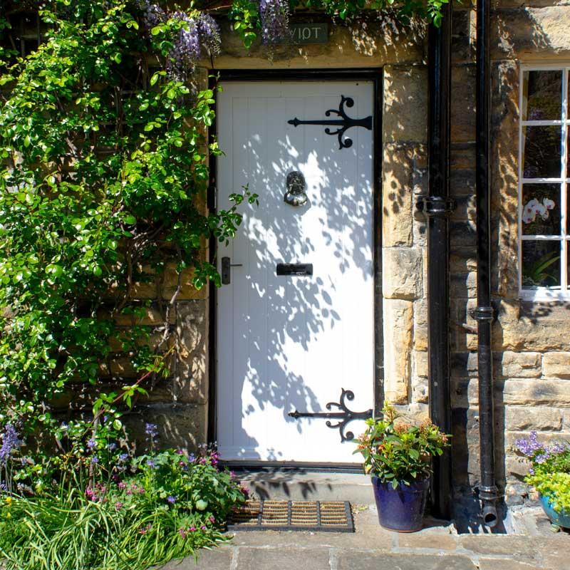 Find Large Cottages in Elgin that Sleeps 8 or More