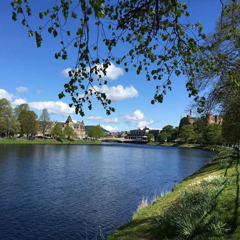 Find Large Cottages in Inverness that Sleeps 8 or More
