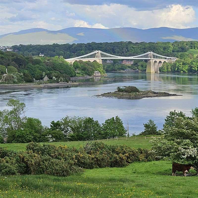 Find Large Cottages in on the Isle of Anglesey that Sleeps 8 or More