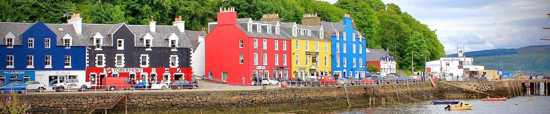 Relax in large holiday cottages in Oban, Scotland. Perfect for those searching for accomodation with nearby colourful shops and the harbourside to explore