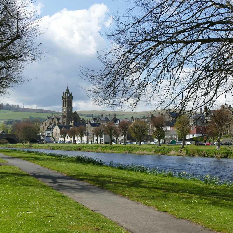 Find Large Cottages in Peebles that Sleeps 8 or More