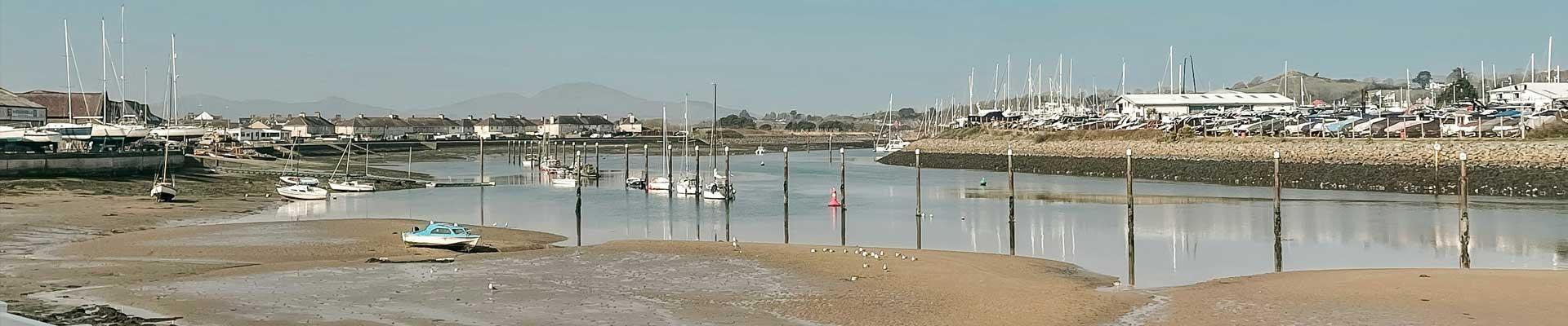 Large holiday cottages available in Pwllheli, Gwynedd some with beach and marina views