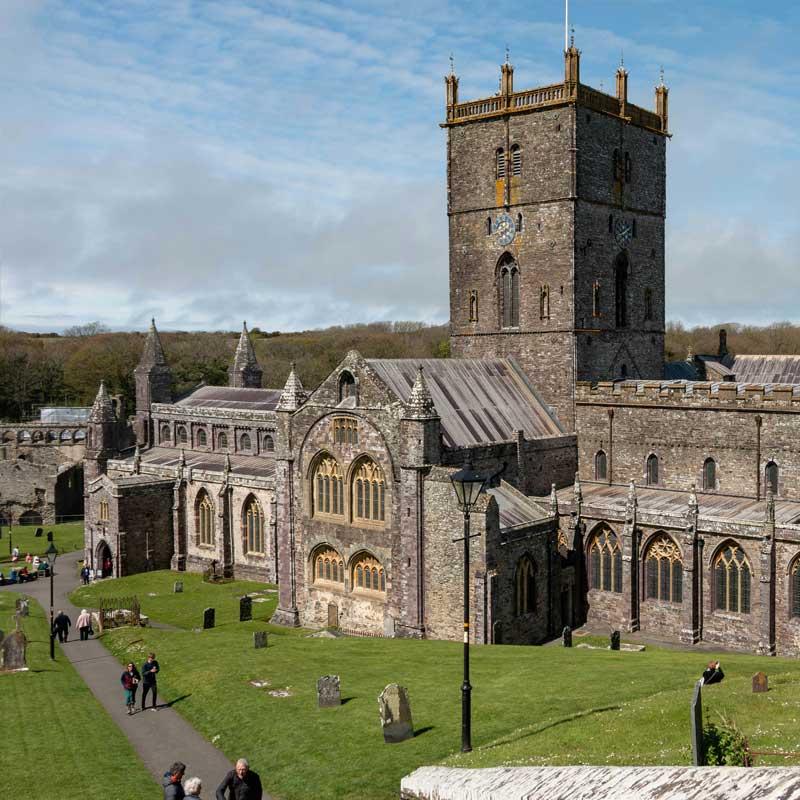 Find Large Cottages in St Davids that Sleeps 8 or More