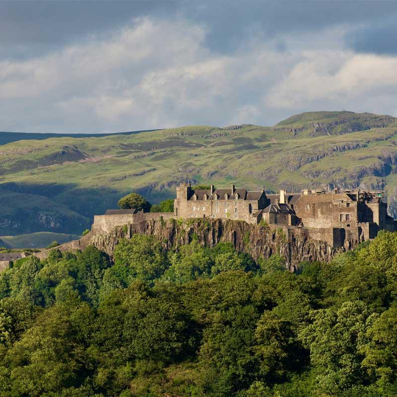 Find Large Cottages in Stirling that Sleeps 8 or More